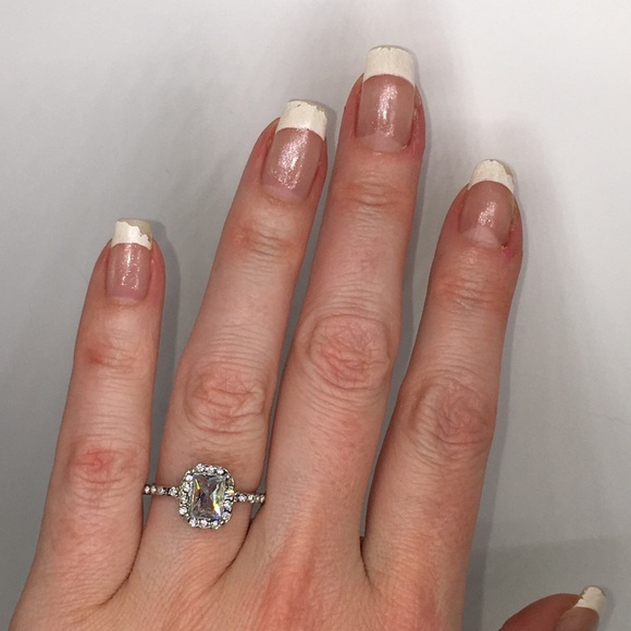 🔴 5/$25 14k white gold plated halo ring diamond - Picture 4 of 8